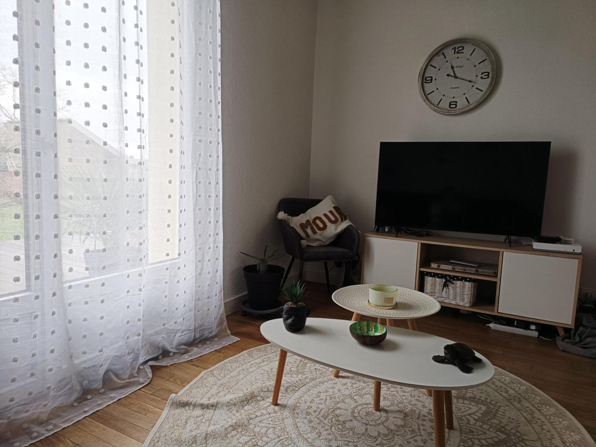 Hébergement de vacances Maison Au Calme,proche Gare Centre Circuit 24h